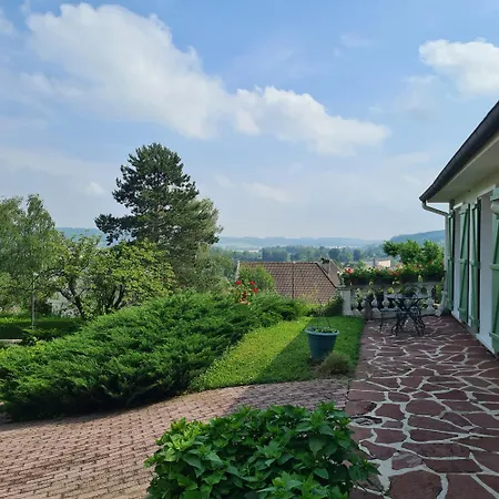 Marine Проживание в семье Шато-Тьерри